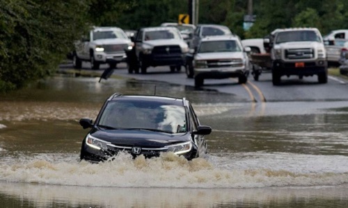 Kinh nghiệm lái xe qua vùng ngập nước an toàn