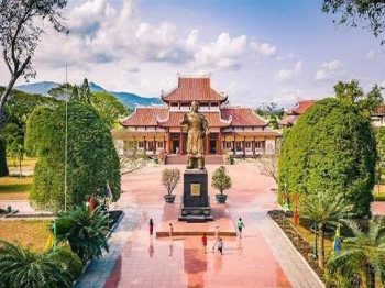 Bảo tàng Quang Trung Bình Định nhìn từ sân chính