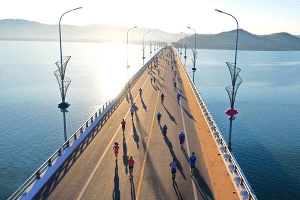 Cầu Thị Nại Quy Nhơn bắc qua đầm Thị Nại