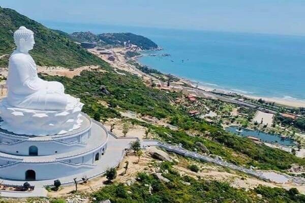 Chùa Ông Núi gần khu dã ngoại Trung Lương ở Cát Tiến Bình Định