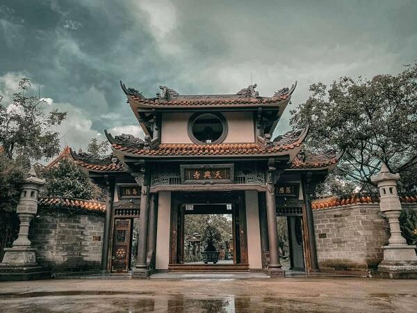 cổng tam quan chùa thiên hưng bình định