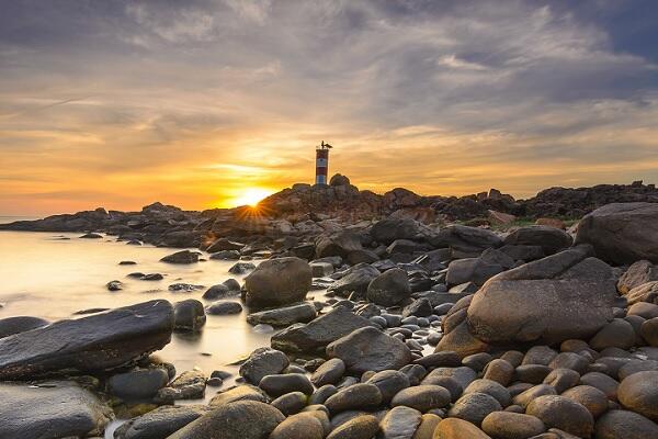 Hải đăng Gành Đèn gần Ghềnh Đá Đĩa