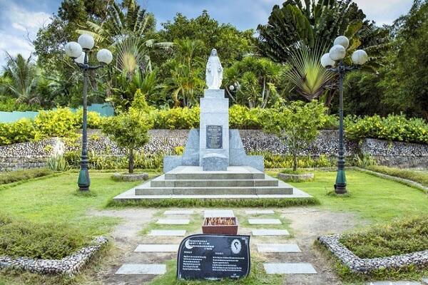 Khu mộ Hàn Mặc Tử tại Ghềnh Ráng Tiên Sa Quy Nhơn